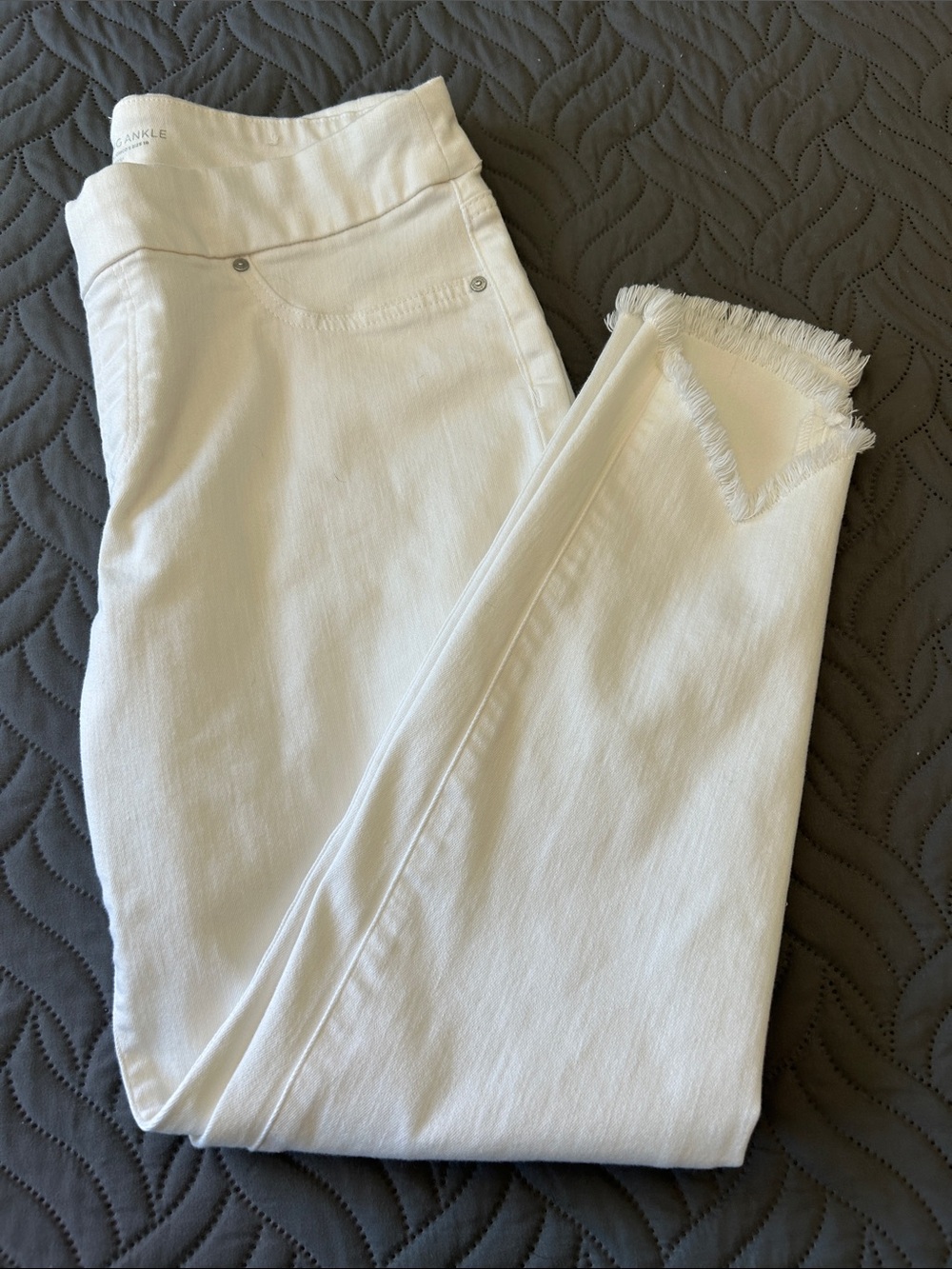 🌞 Chico's White Jegging Ankle Pants